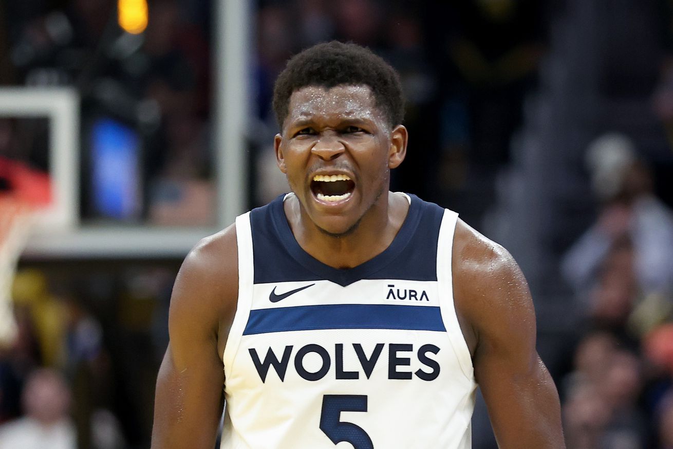 Minnesota Timberwolves v Golden State Warriors