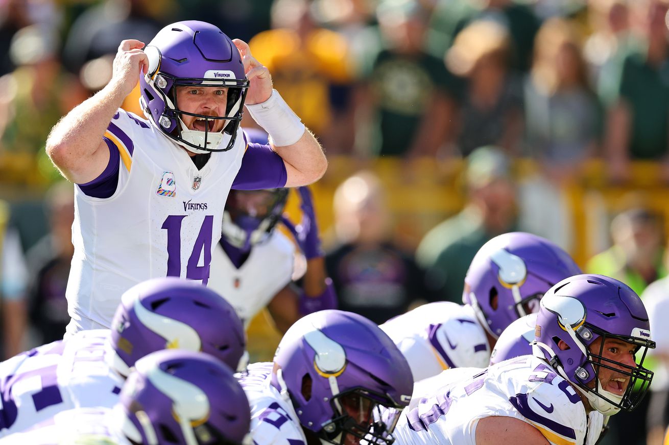 Minnesota Vikings v Green Bay Packers