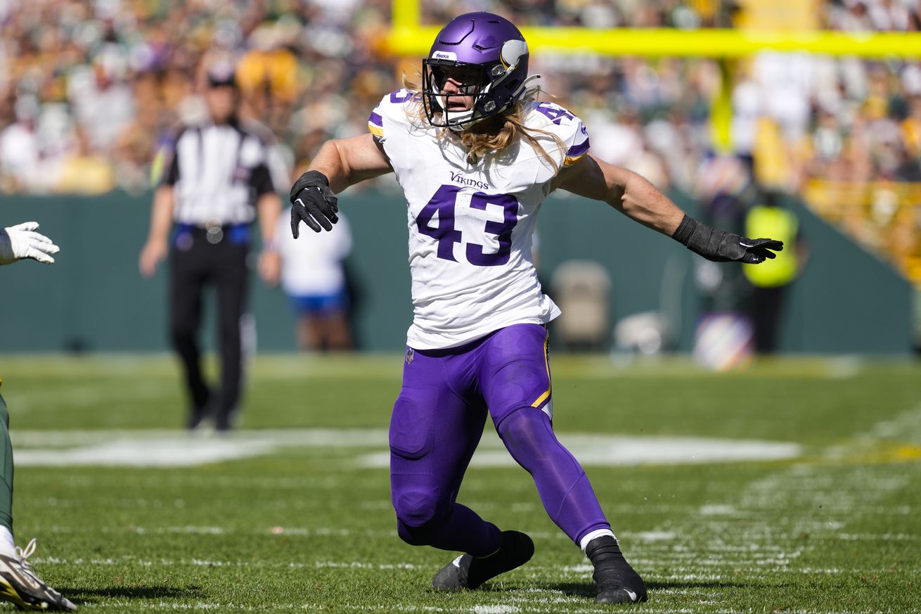 NFL: Minnesota Vikings at Green Bay Packers