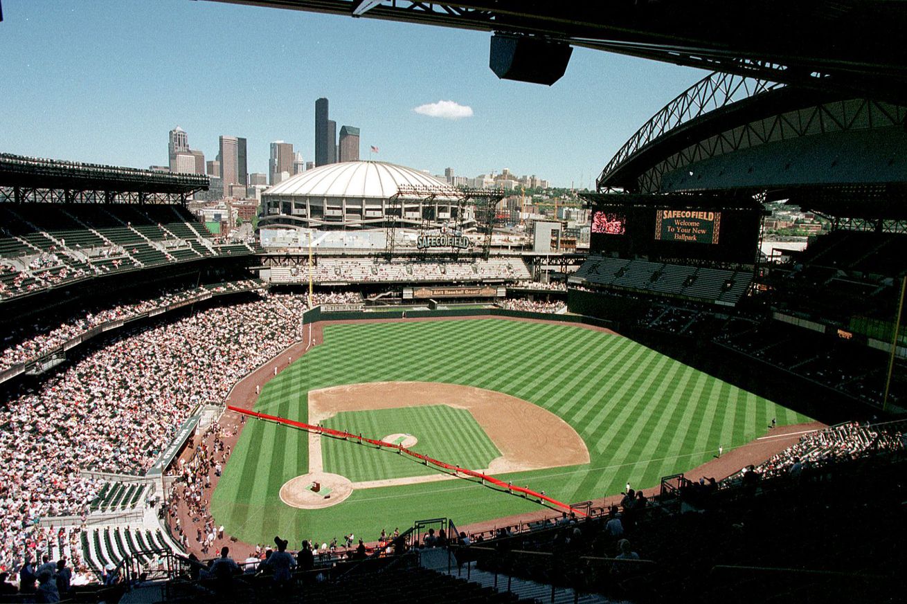 Thousands of Seattle Mariners fans turned out 05 J