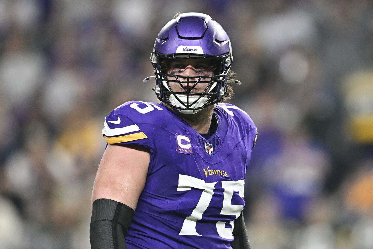 Green Bay Packers v Minnesota Vikings